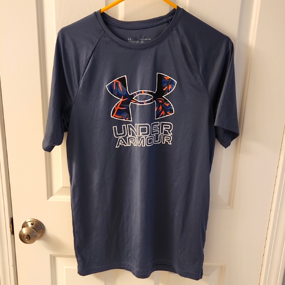 Under Armor tshirt.